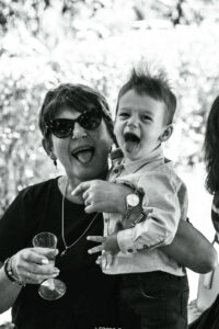 nunta-fotografie-copil-bunica